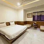 Varanasi Palace - Near Kashi Vishwanath Temple With Parking