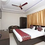 Hotel Sahu Near Kashi Vishwanath Temple Gate