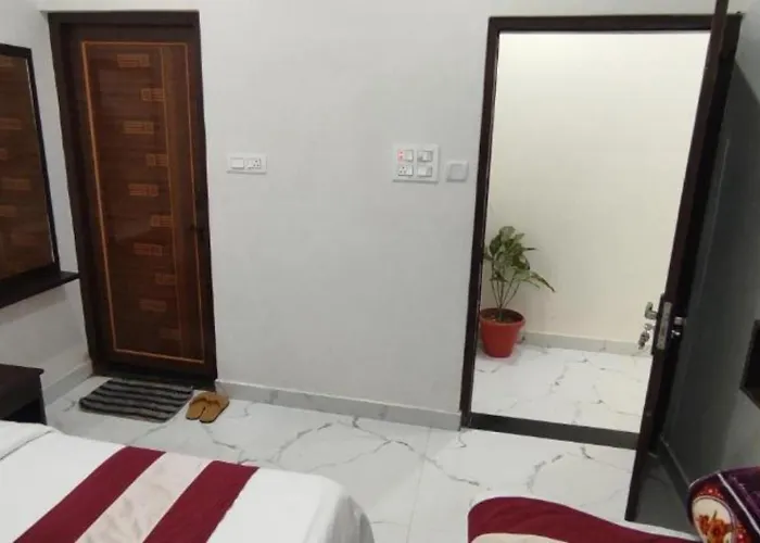 Hotel Mahadev Inn , Varanasi