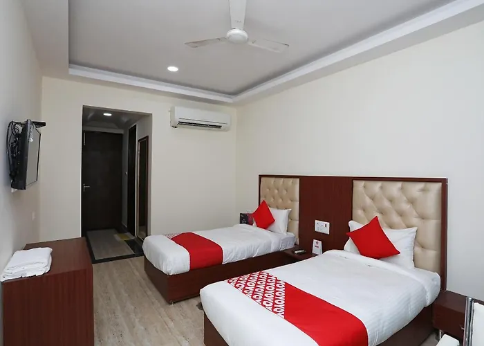 Oyo 19122 Mastana Palace