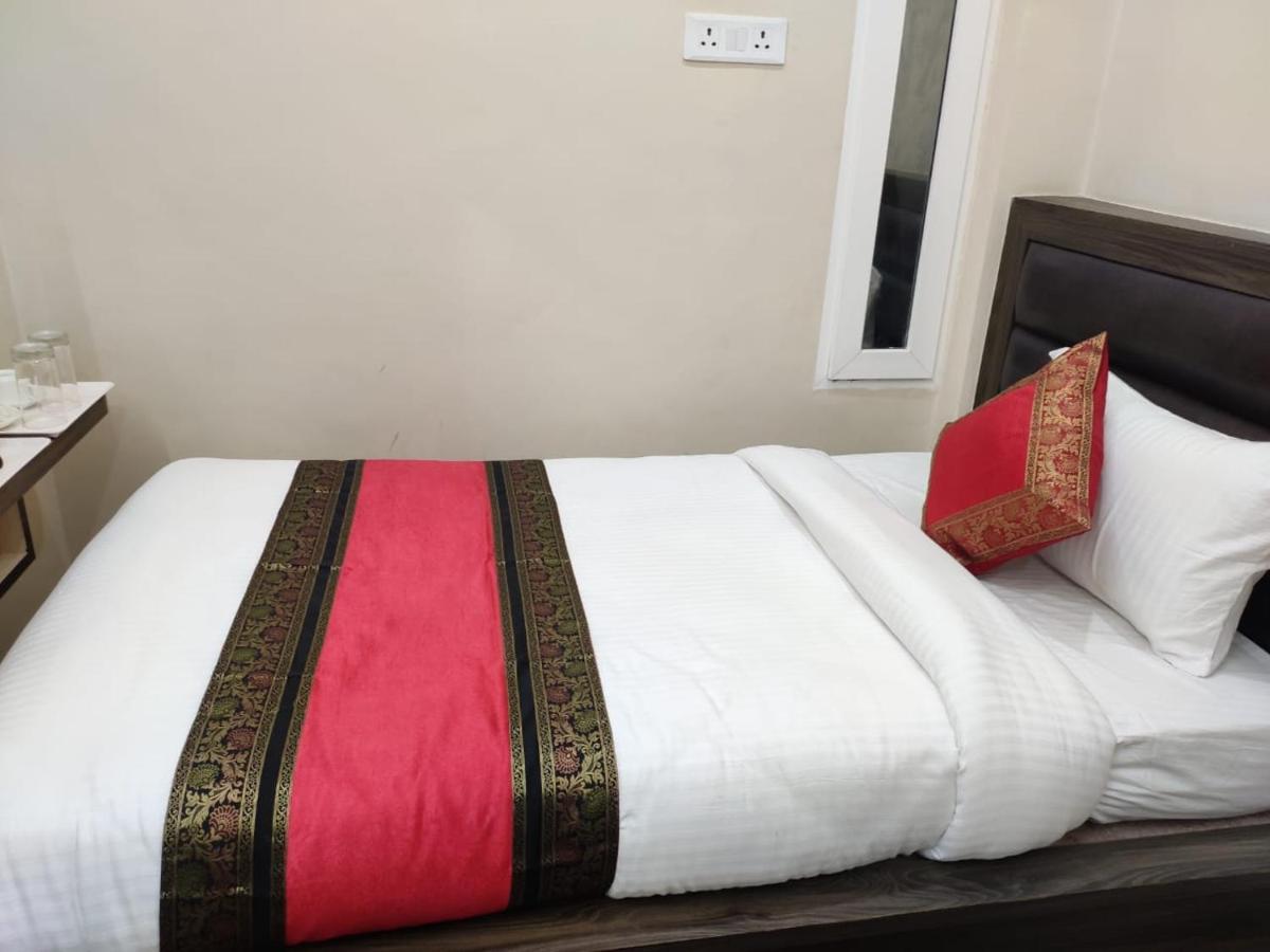 Kb Palace 2* Varanasi