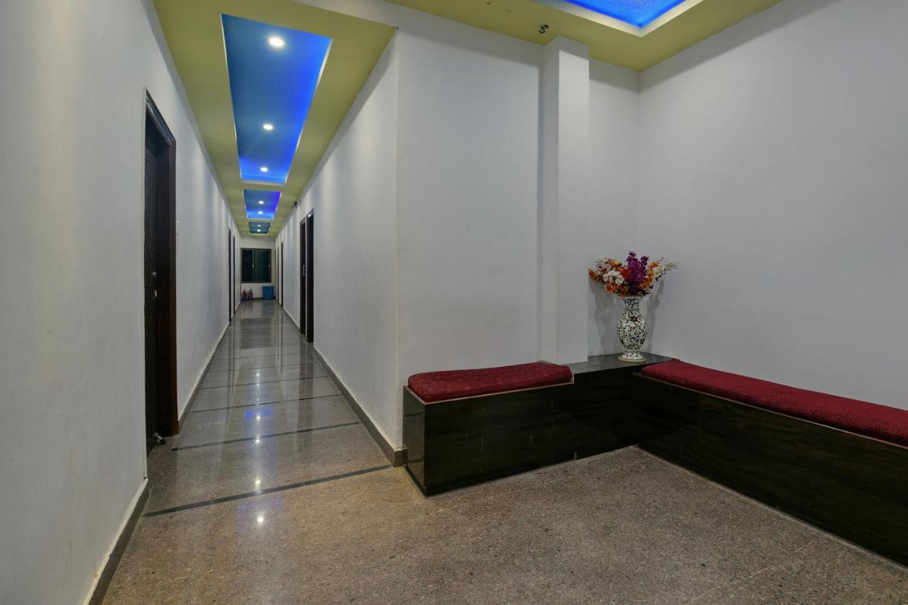 Hotel Oyo Flagship 13588 Mahaveer International 3*