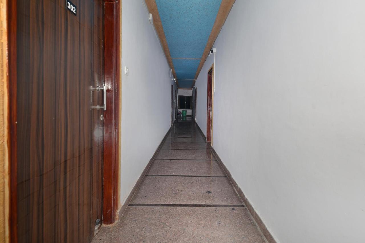 Oyo Flagship 13588 Mahaveer International