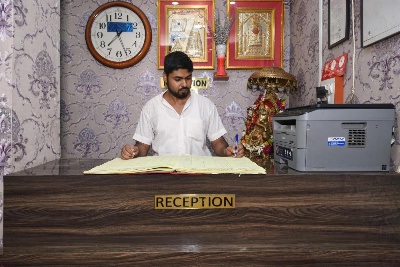 Oyo Flagship 13588 Mahaveer International 3*