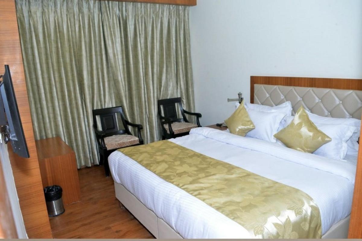 Hotel Meadows Varanasi