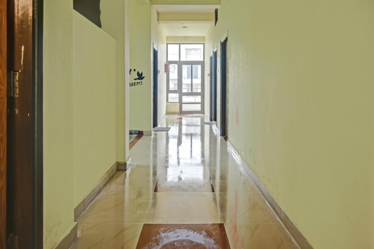 Oyo 7498 Aparajita 3* Varanasi