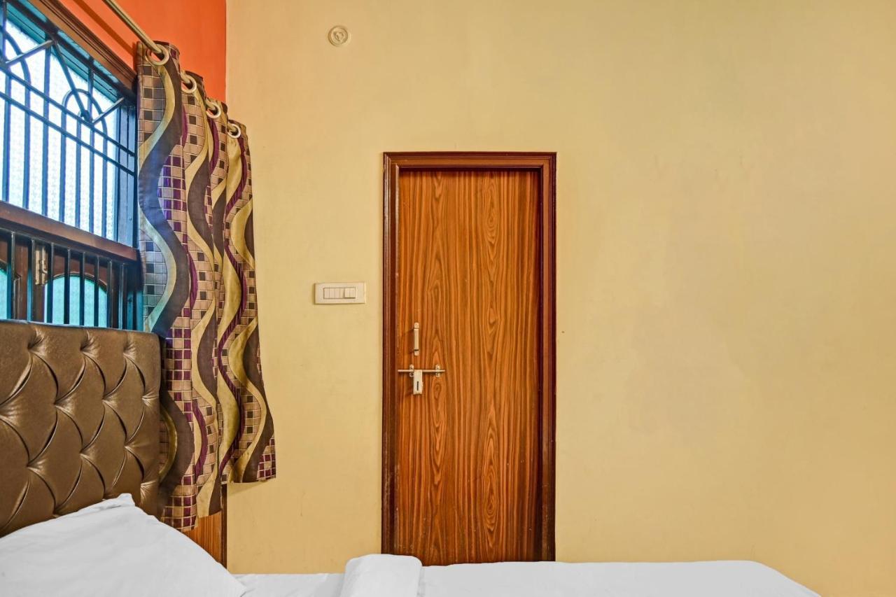 Oyo 7498 Aparajita Hotel 3*
