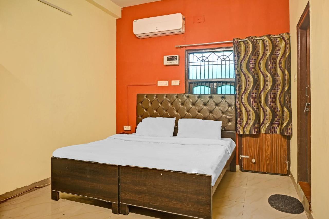 Oyo 7498 Aparajita Hotel Varanasi