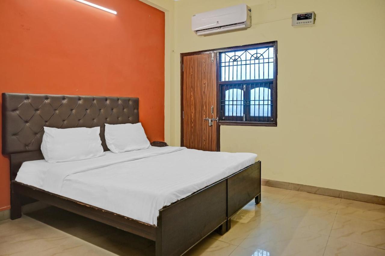 Oyo 7498 Aparajita 3*