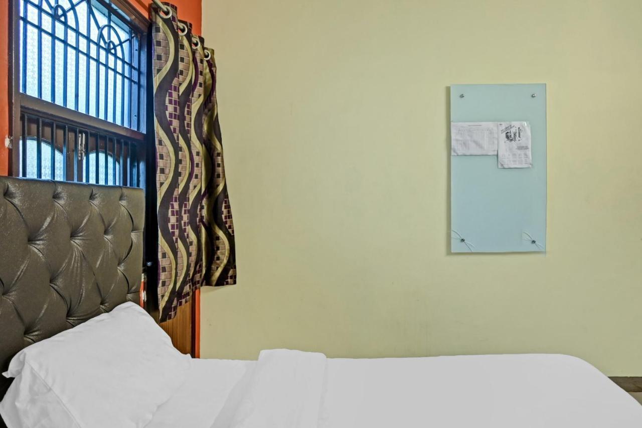 Oyo 7498 Aparajita 3* Varanasi