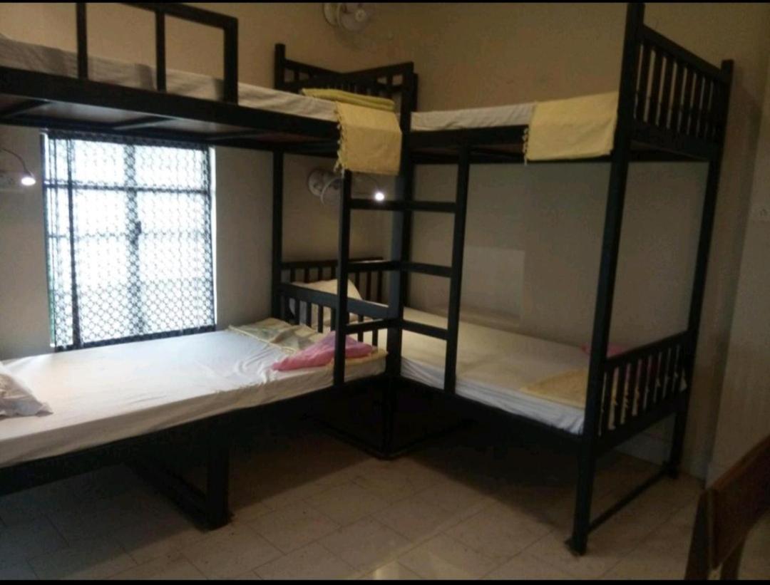 Monalisa Hostel *