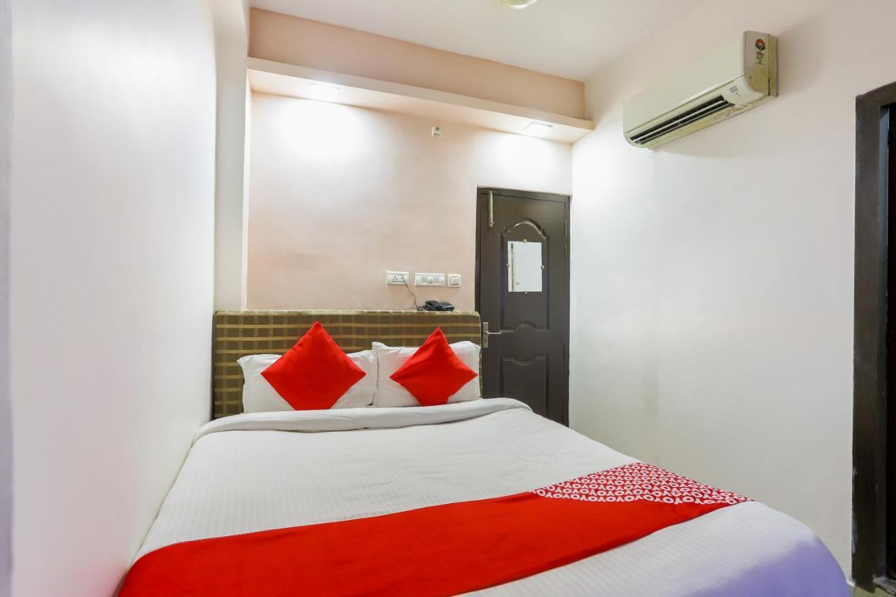 Oyo 943 The Swastik 3*