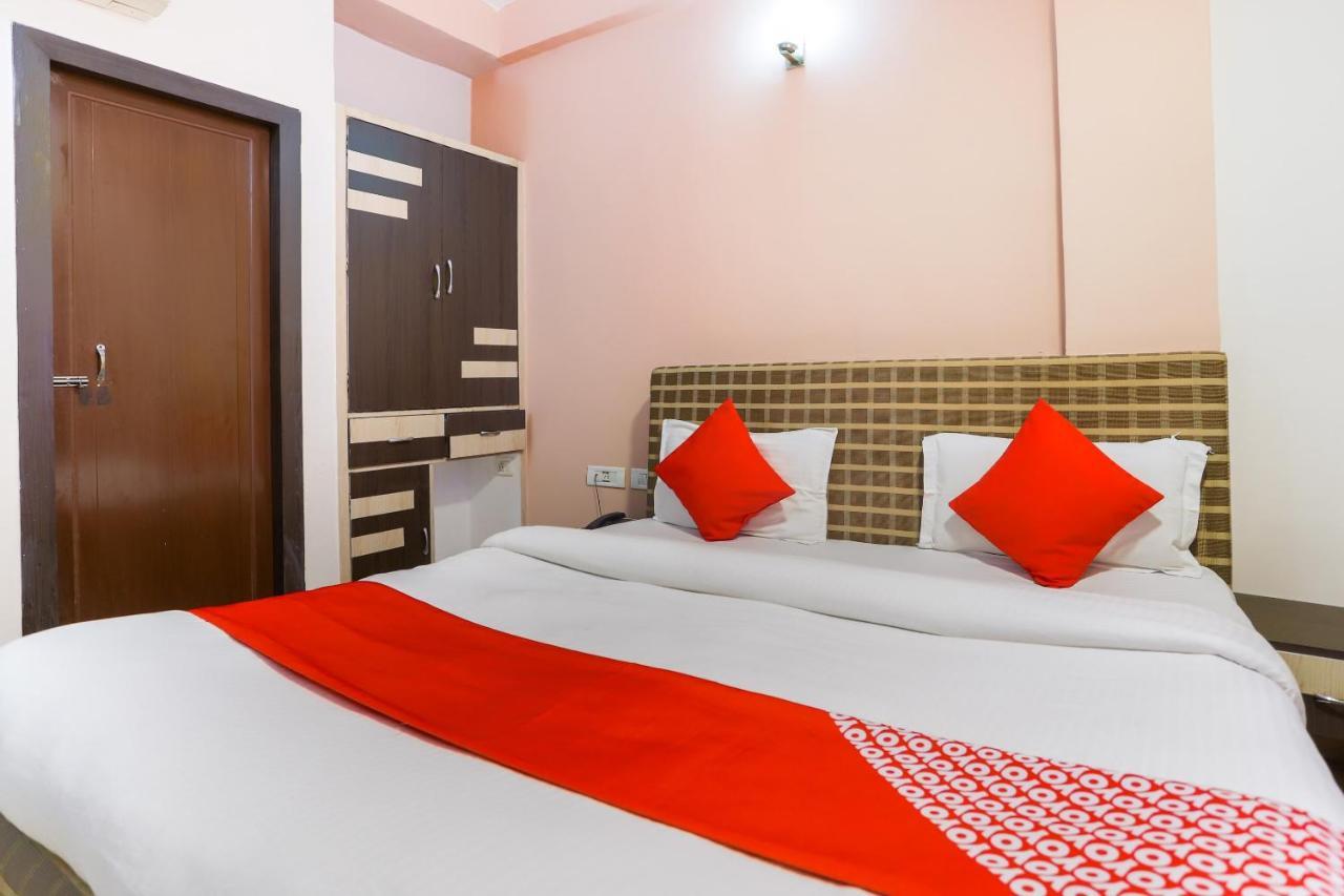 Oyo 943 The Swastik 3*