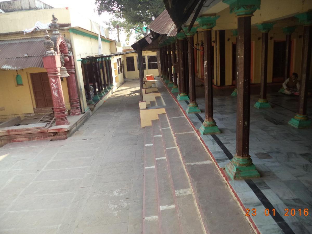 Shri Swami Sheetal Das Akhada B1-88 Assi , Near Pushkar Talab,varanasi, Ashram Dharmshala *
