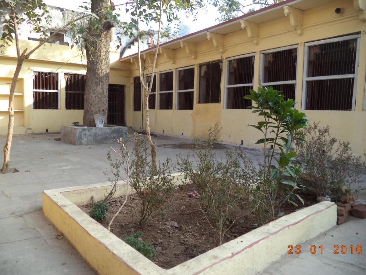 Shri Swami Sheetal Das Akhada B1-88 Assi , Near Pushkar Talab,varanasi, Ashram Dharmshala *