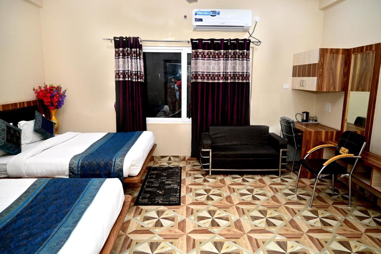Kb Palace 2* Varanasi