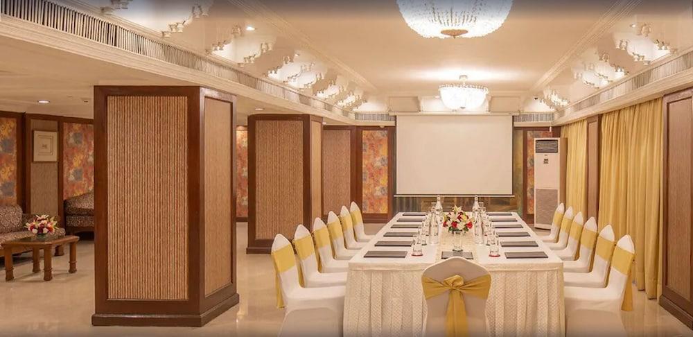 Taj Nadesar Palace