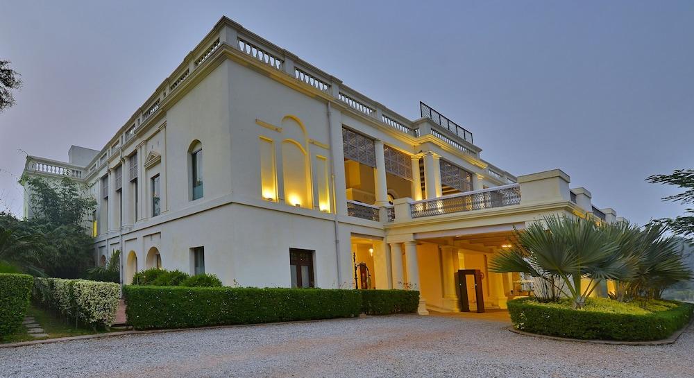Taj Nadesar Palace Hotel