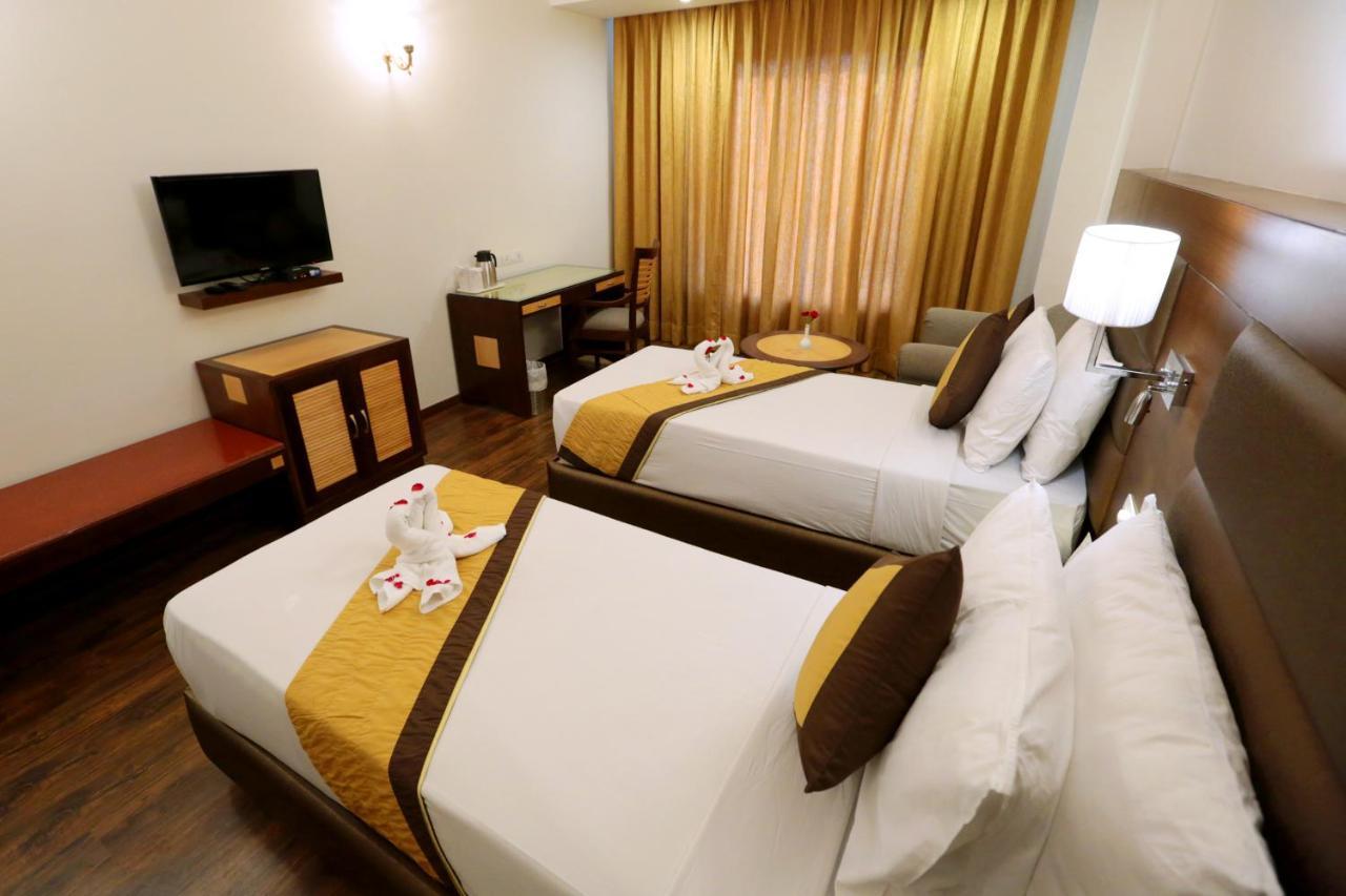 Hotel Meraden Grand Varanasi