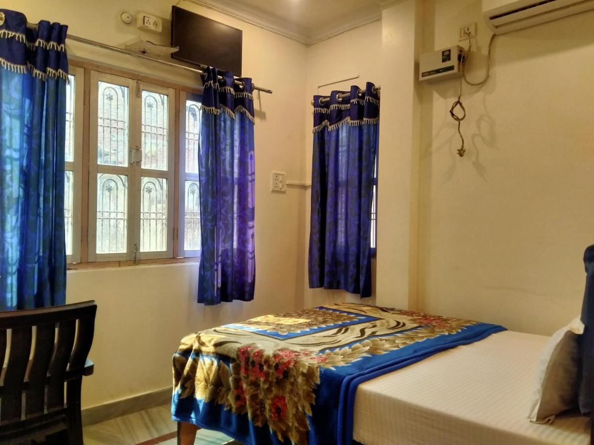 Aakash Ganga Hotel *