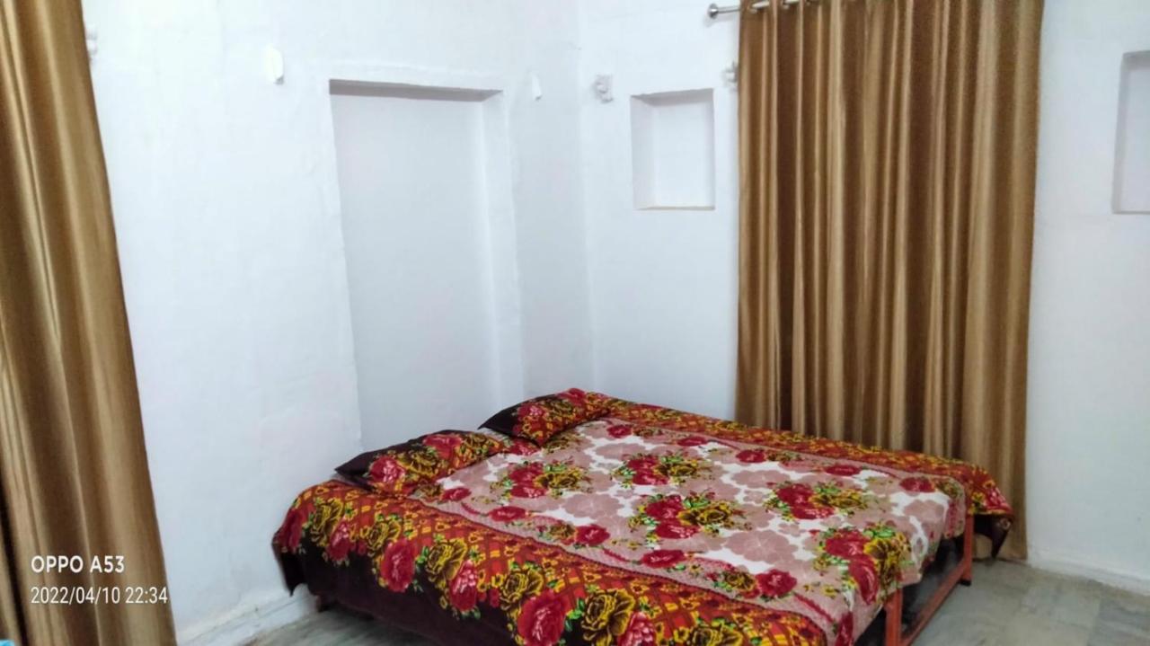 Shri Swami Sheetal Das Akhada B1-88 Assi , Near Pushkar Talab,varanasi, Ashram Dharmshala