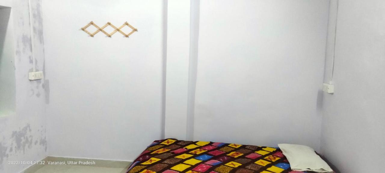 Shri Swami Sheetal Das Akhada B1-88 Assi , Near Pushkar Talab,varanasi, Ashram Dharmshala * Varanasi