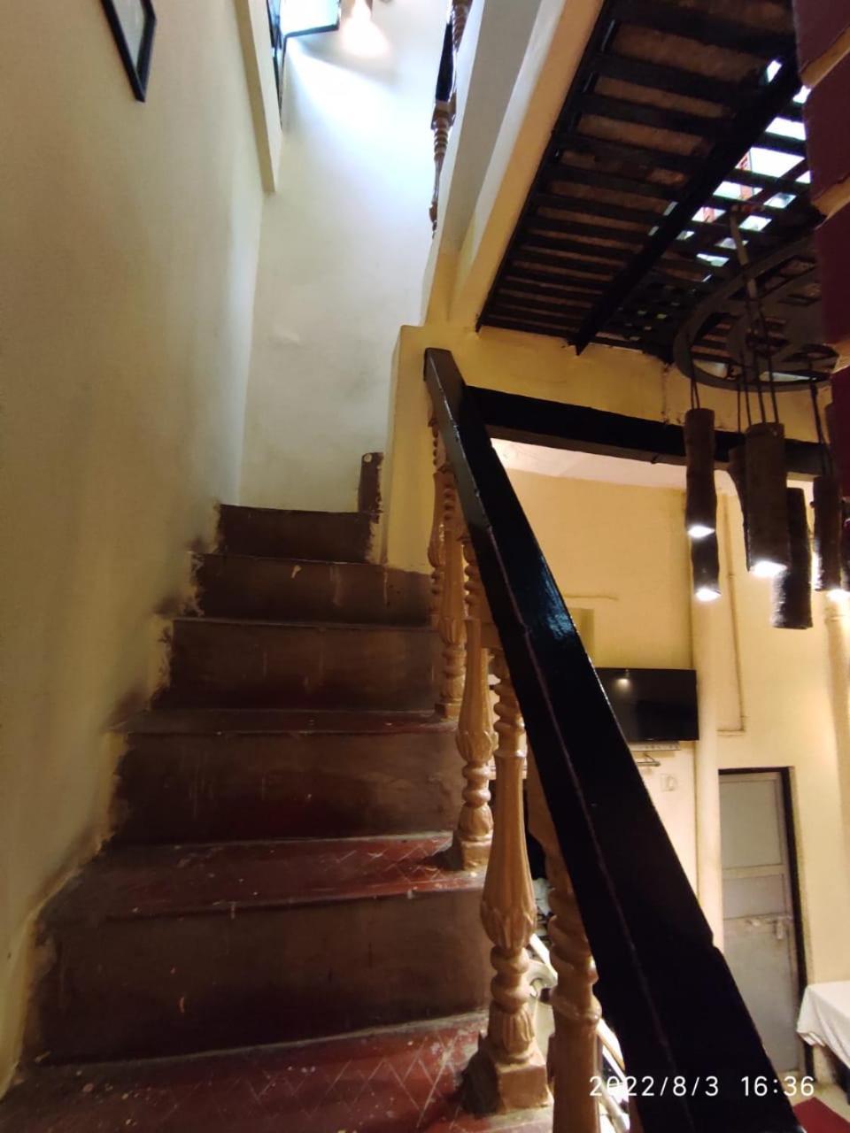 Monalisa Hostel *