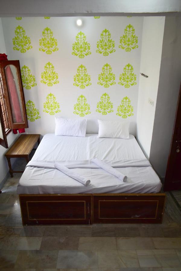 Guest house Sandhya Near Ganga River