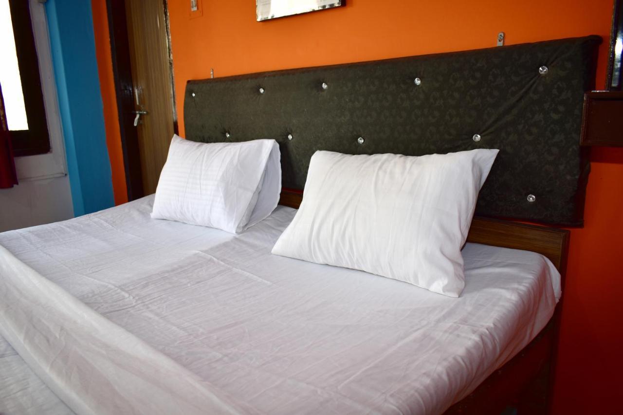 Guest house Sandhya Near Ganga River