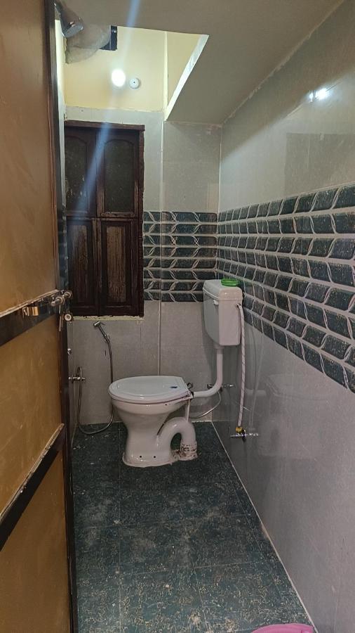 Thakur Radhekrishna Guest house