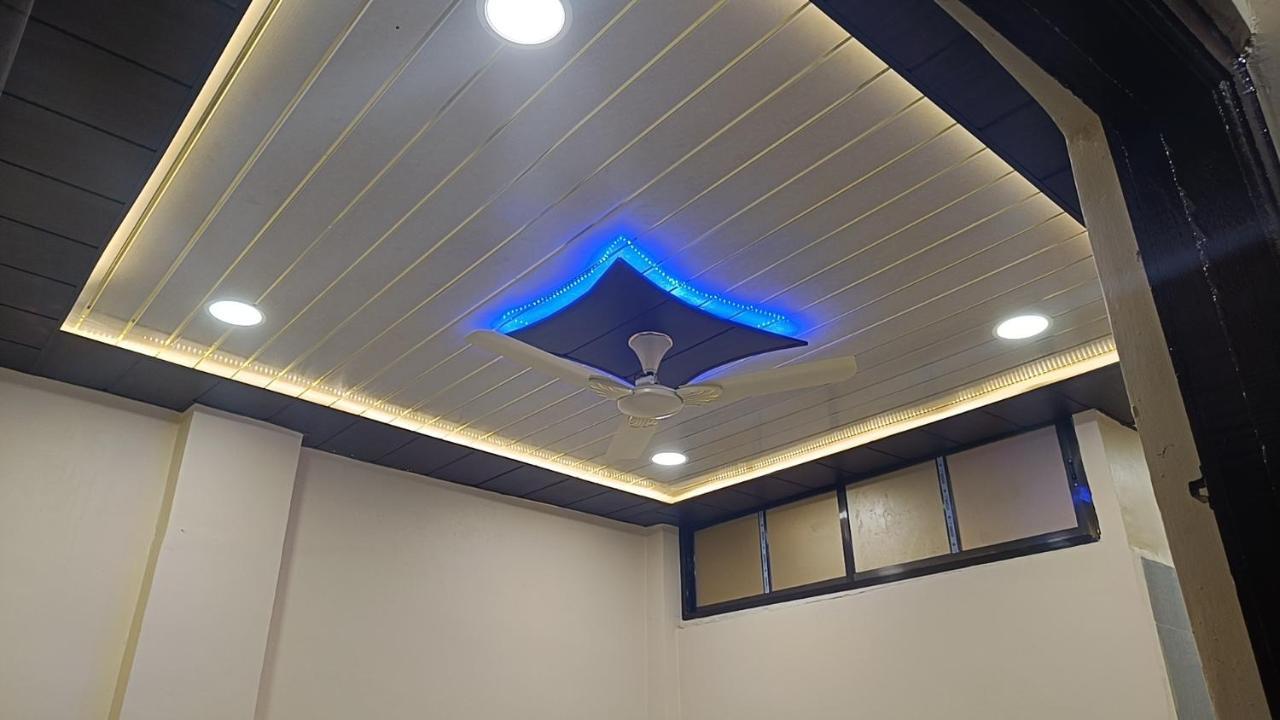 Thakur Radhekrishna Guest house