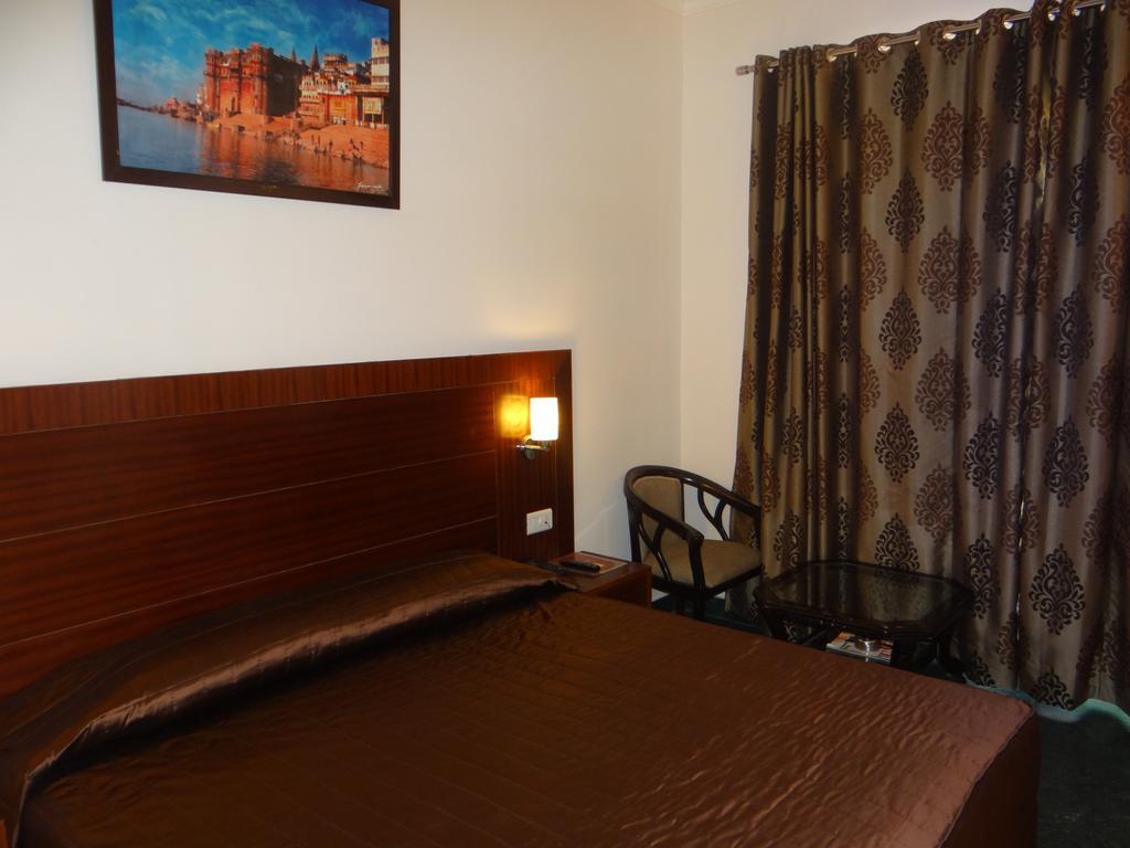 Janhvi International Hotel 2*