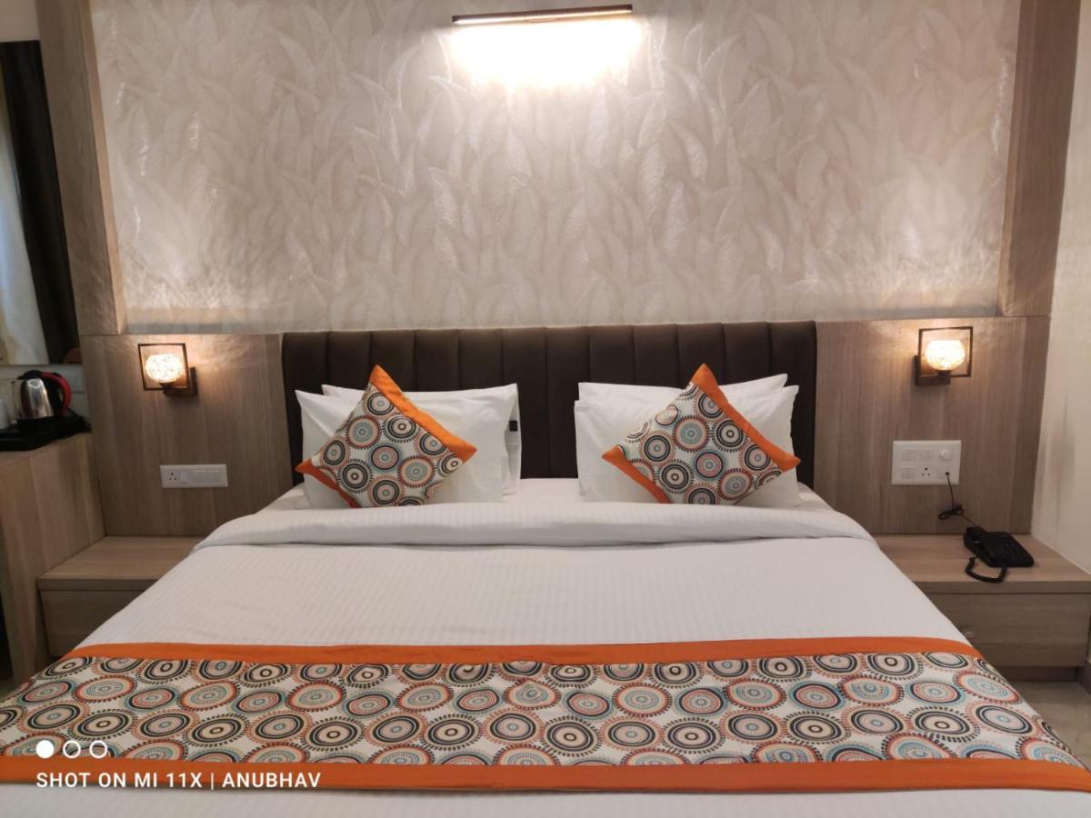Hotel Golden Petals