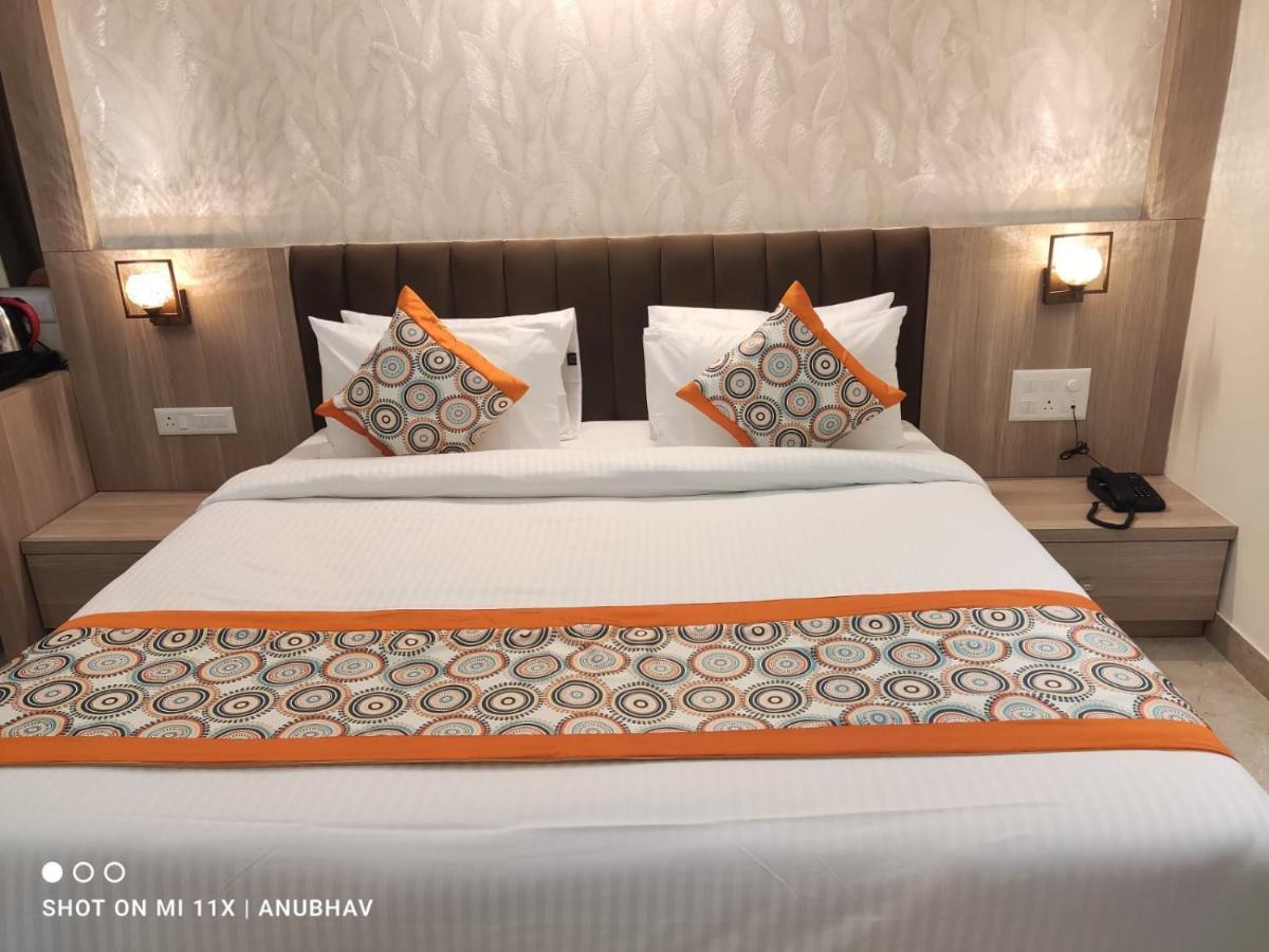 Golden Petals Hotel 3*