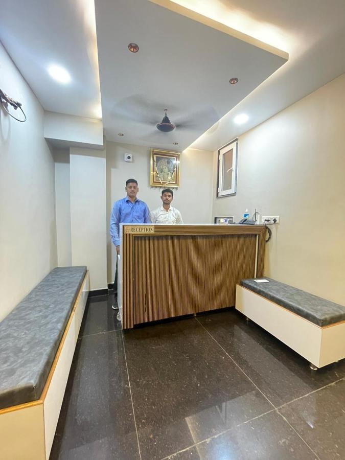 Vishwanath Hotel *