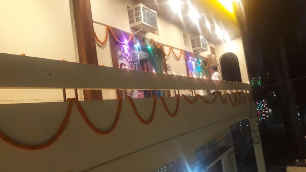 Capsule hotel Maa Gayatri *