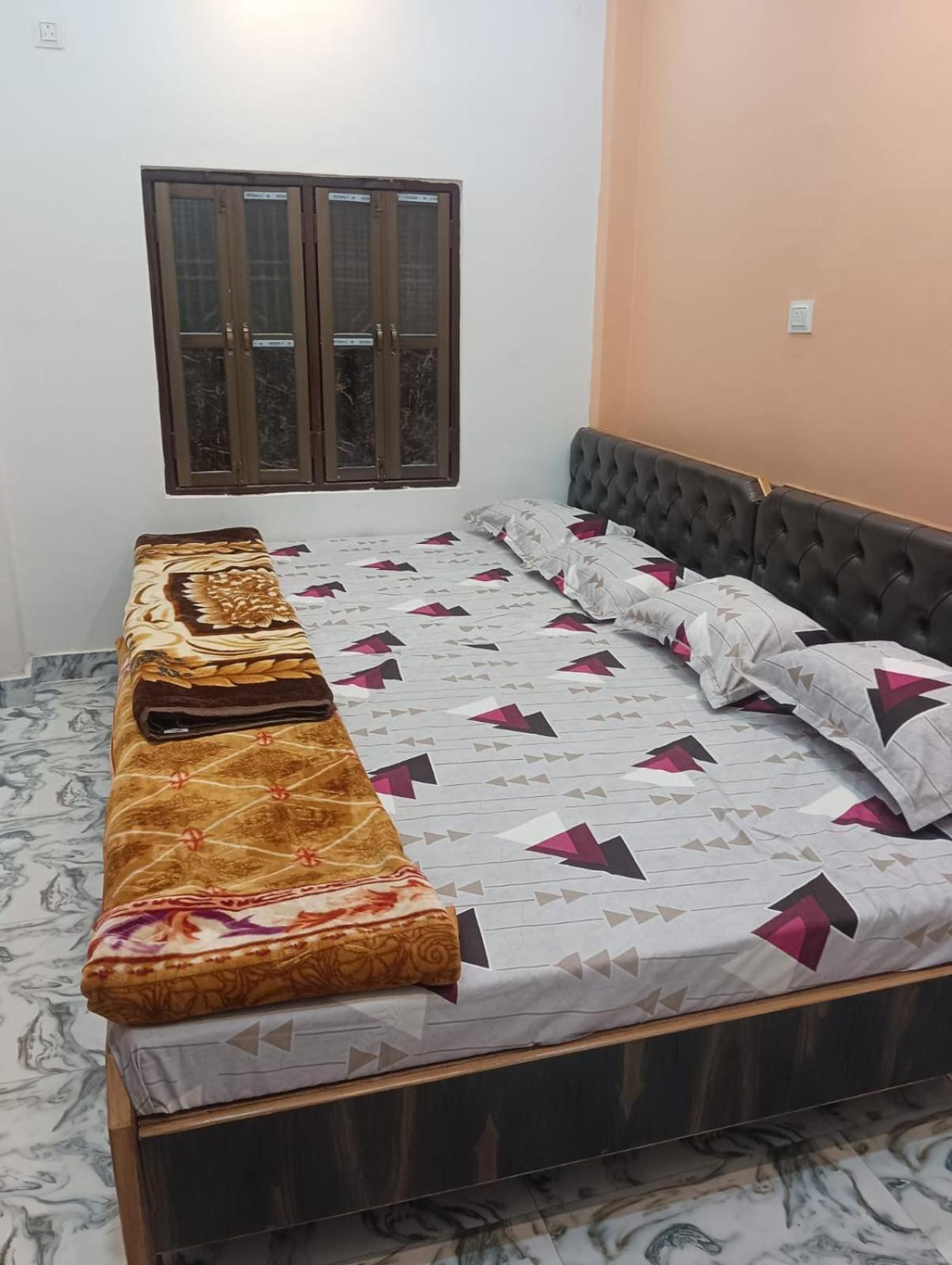Lakshman Guest house *