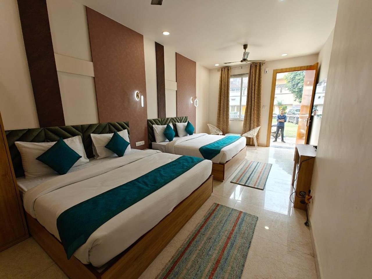 Utsav Grand Hotel Varanasi