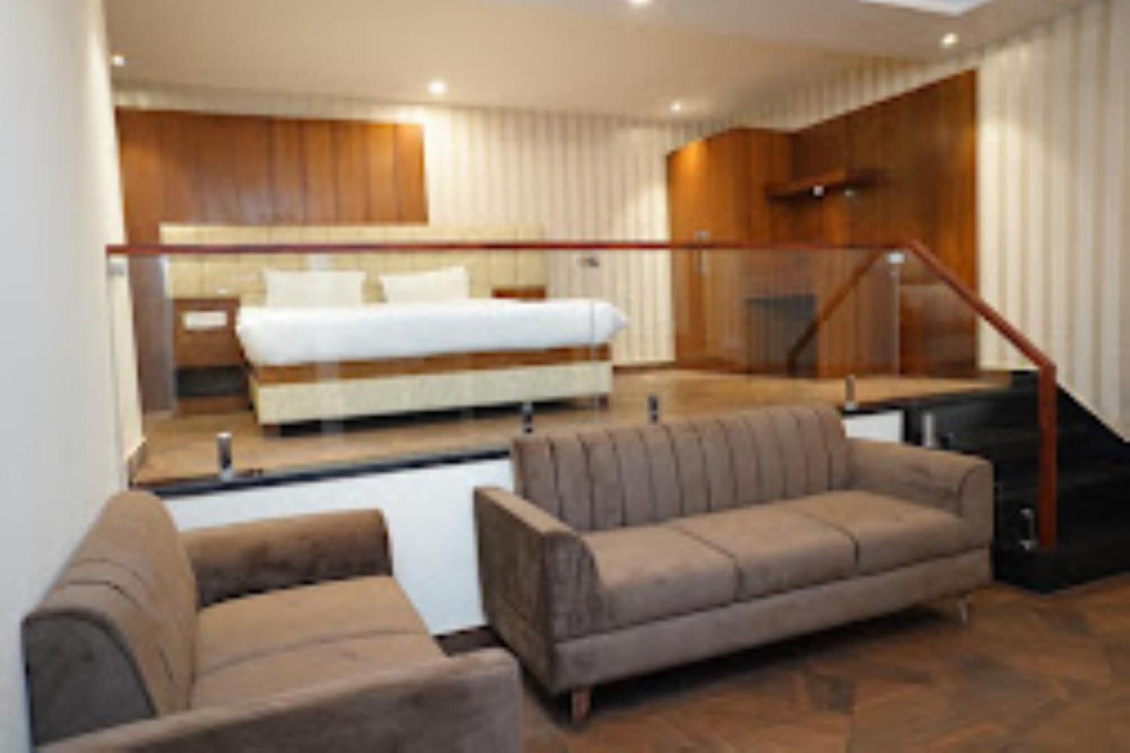Mintella , Hotel