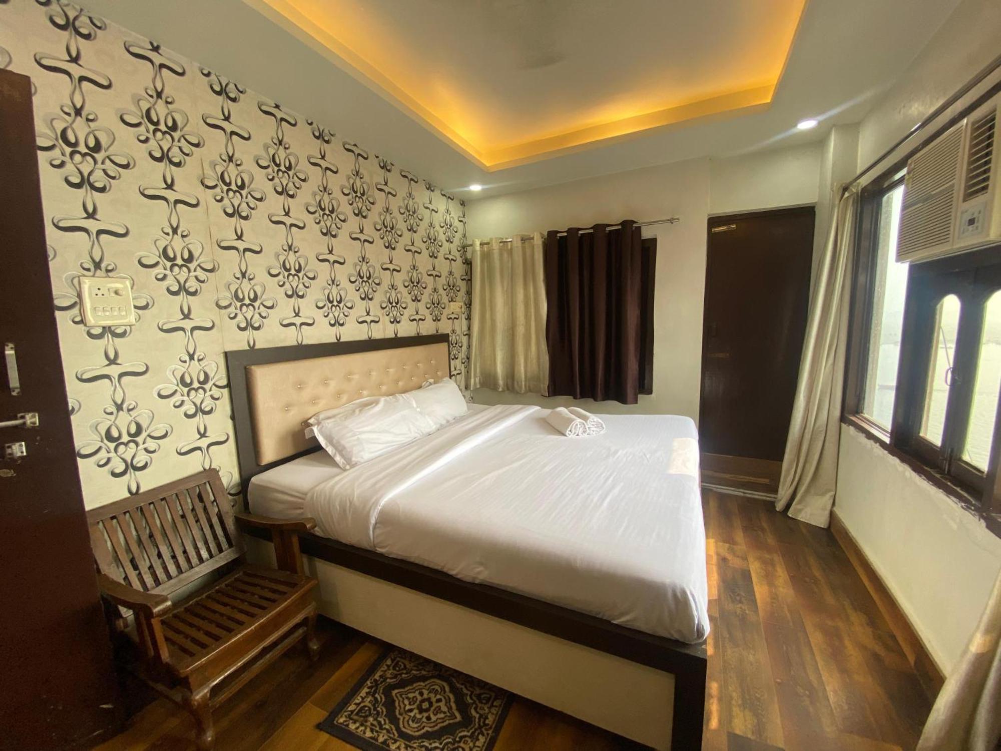 Sita Palace On Heritage Ghats Of Benaras Varanasi