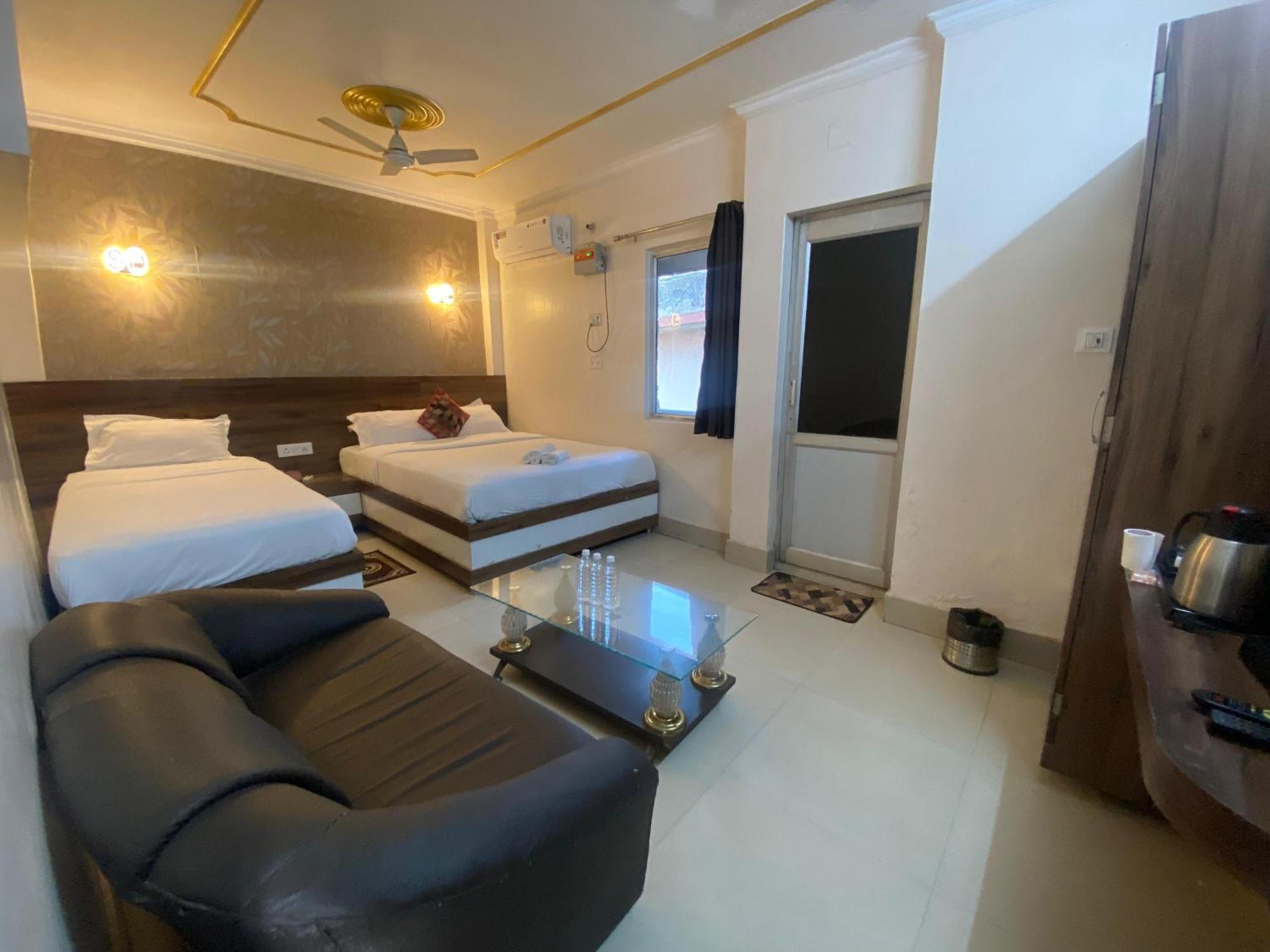 Hotel Sita Palace On Heritage Ghats Of Benaras 3*