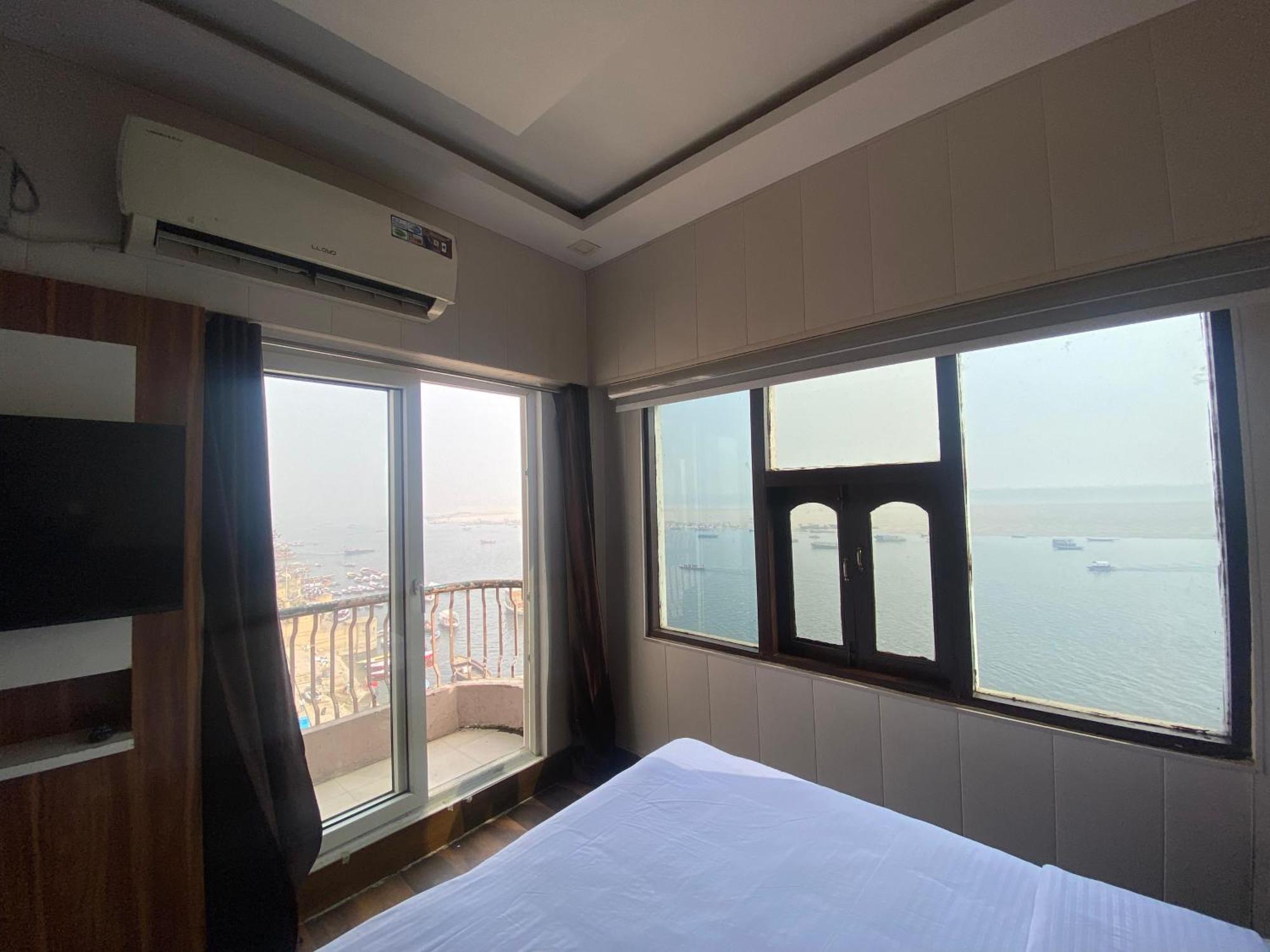Hotel Sita Palace On Heritage Ghats Of Benaras Varanasi