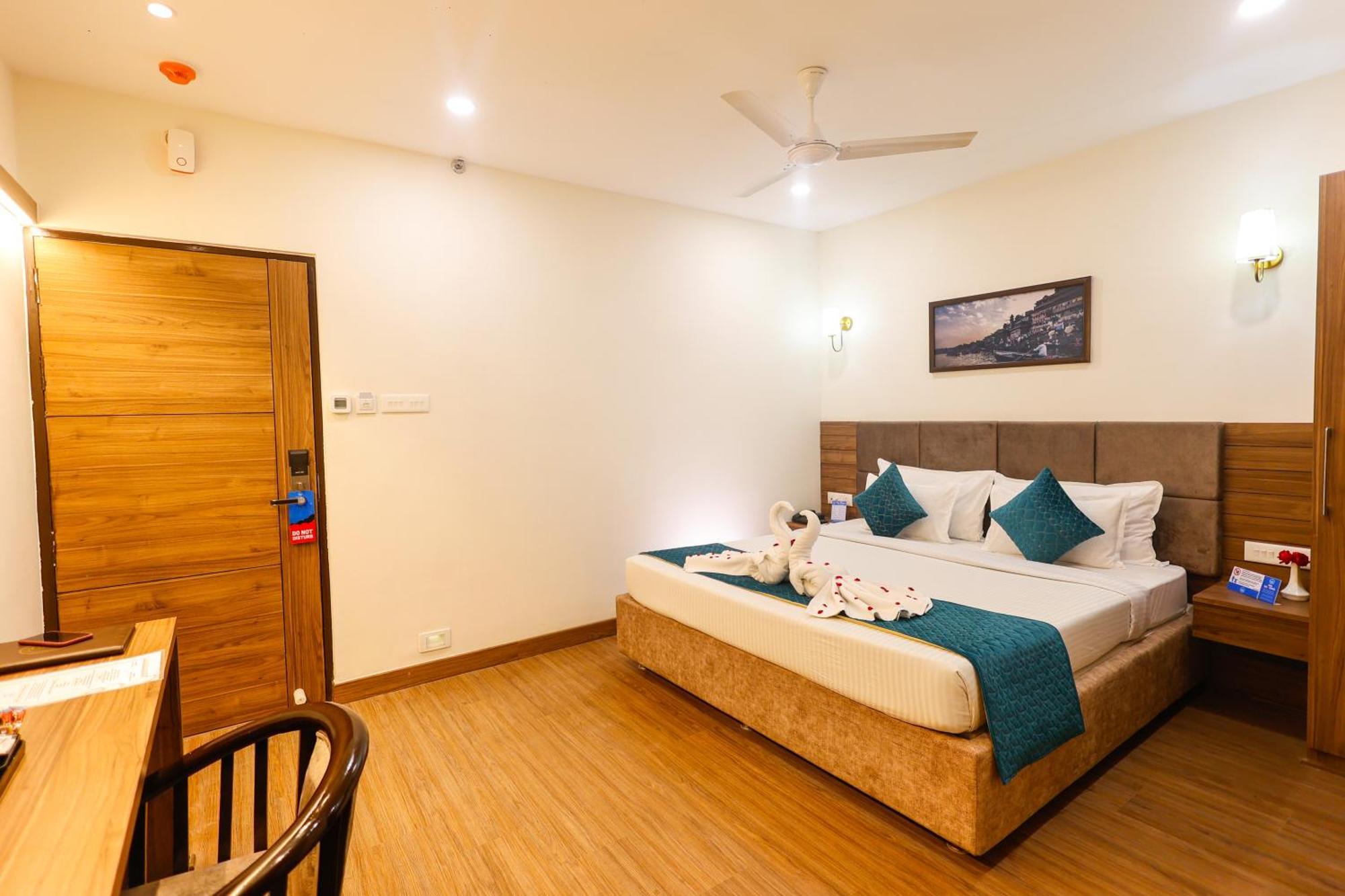 Dolphin International 3*