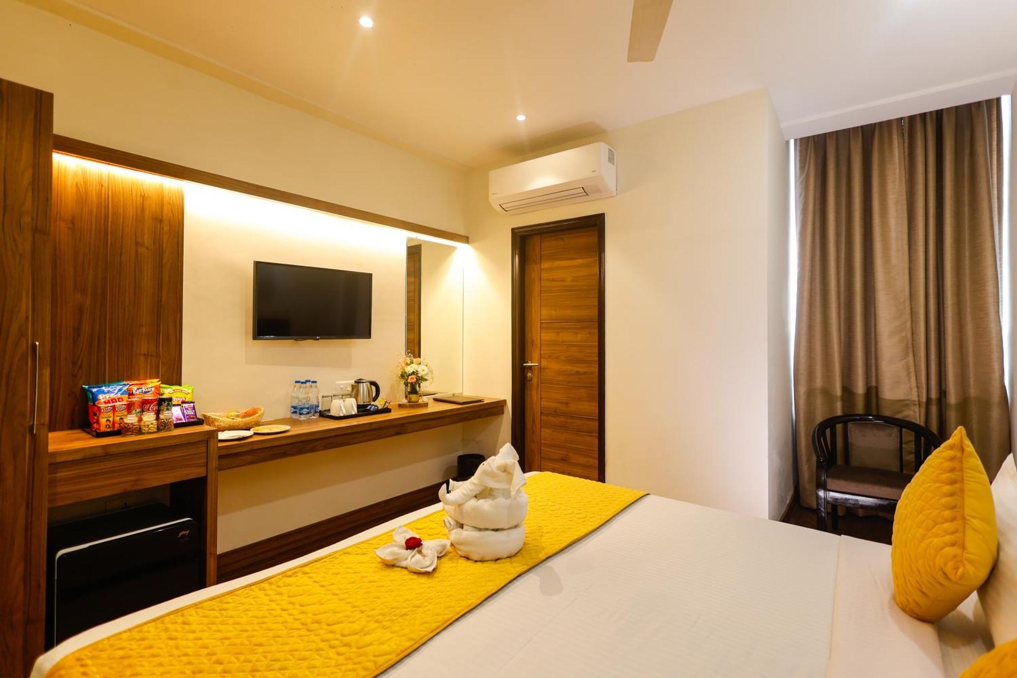 Dolphin International Hotel 3*