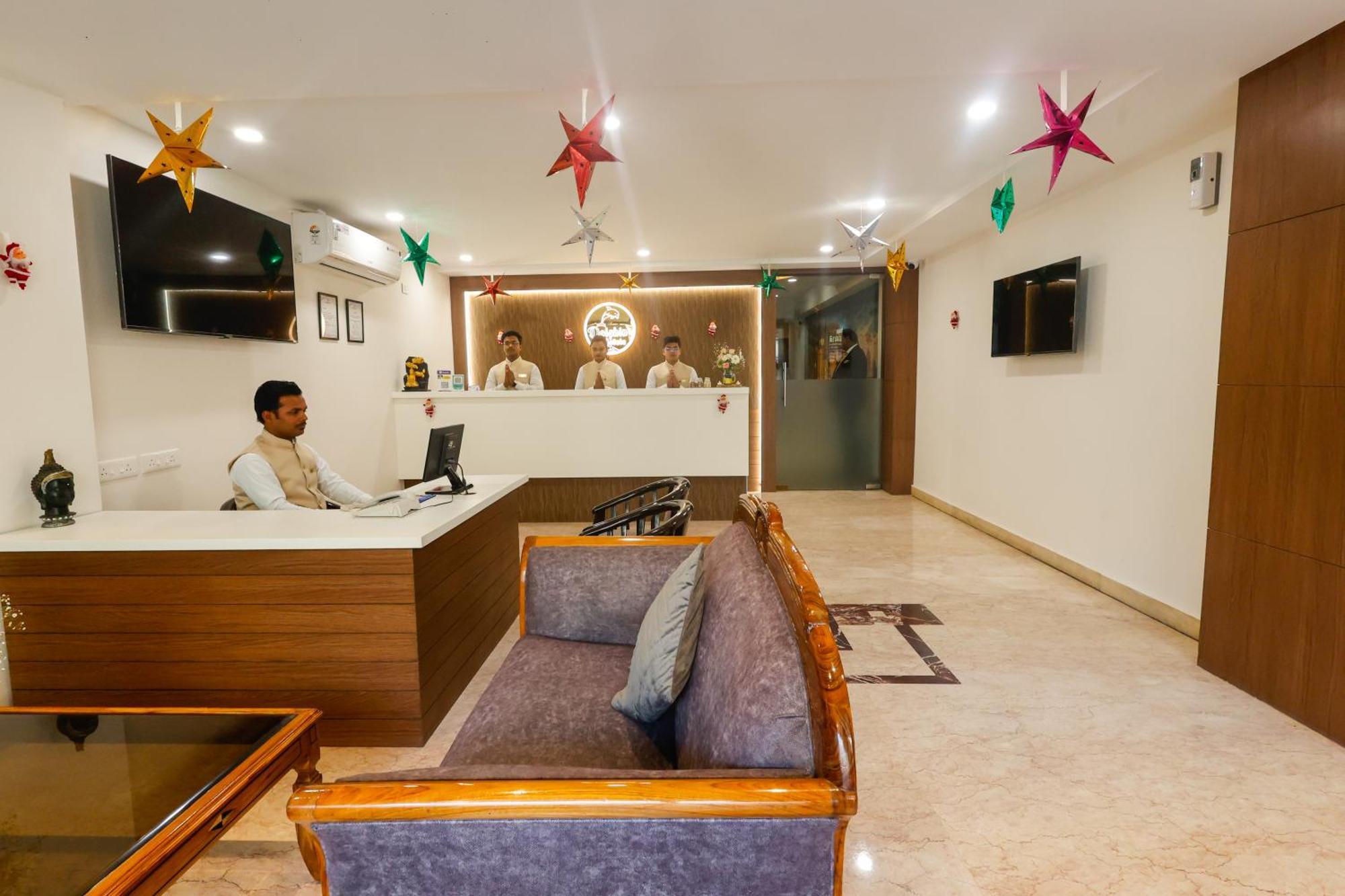Dolphin International 3*