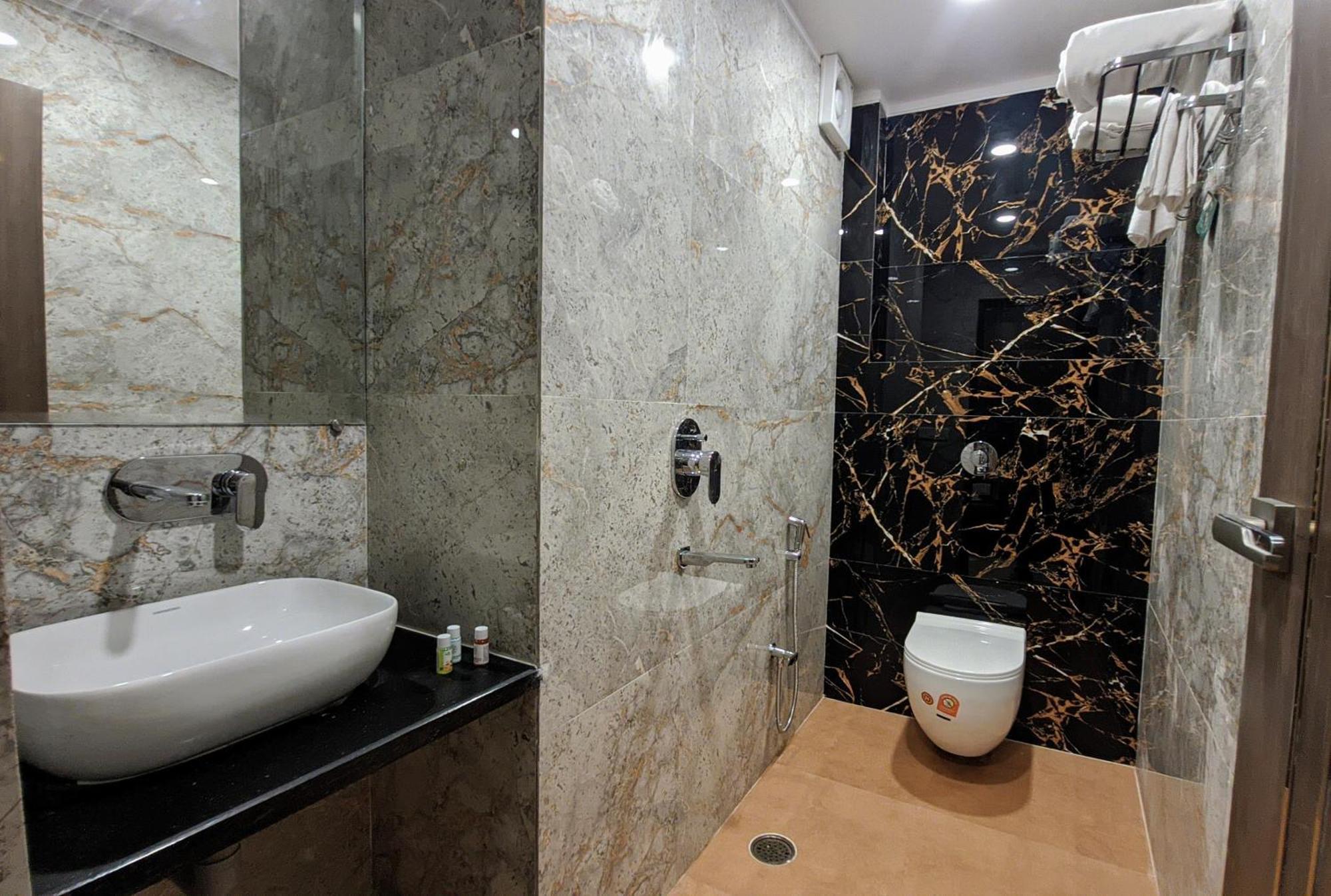 Shri Dhara Heaven Hotel