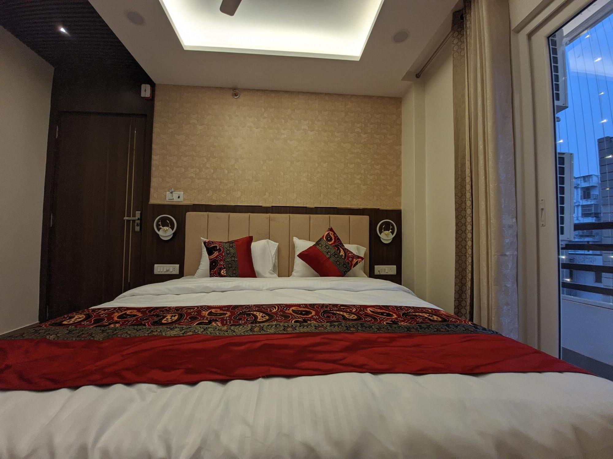 Shri Dhara Heaven Hotel Varanasi