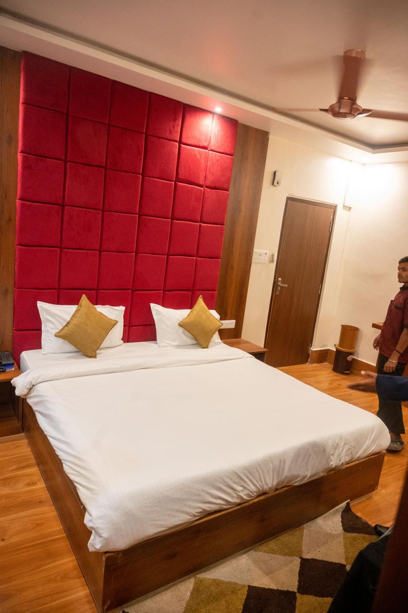 Hotel Kiran Palace 3*