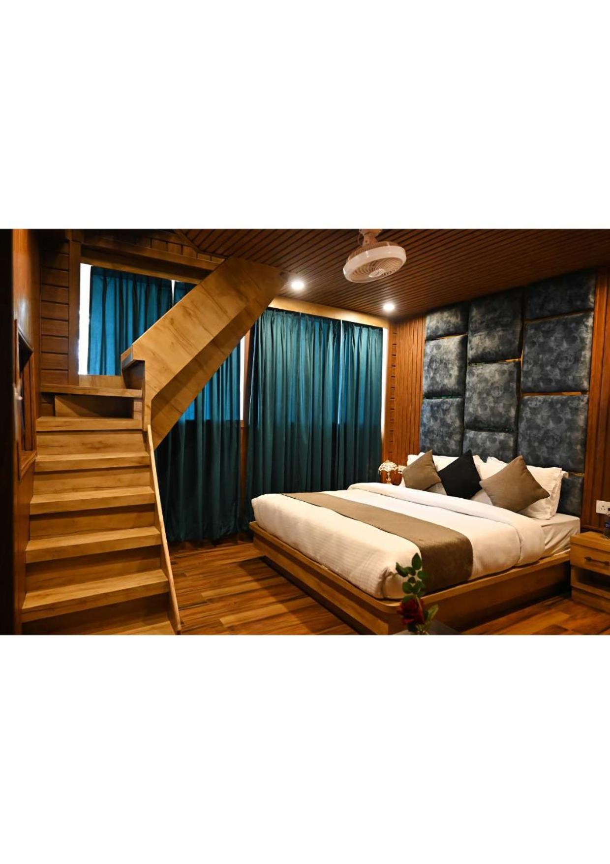Hotel Heritage At Assi Ghat