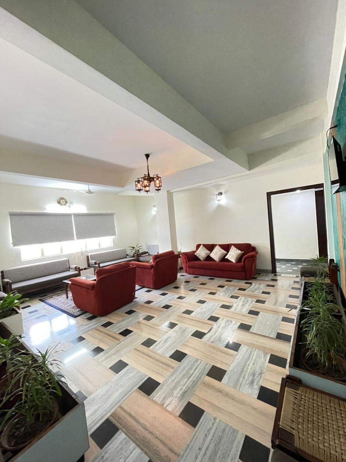 Gautam Hotel 2*